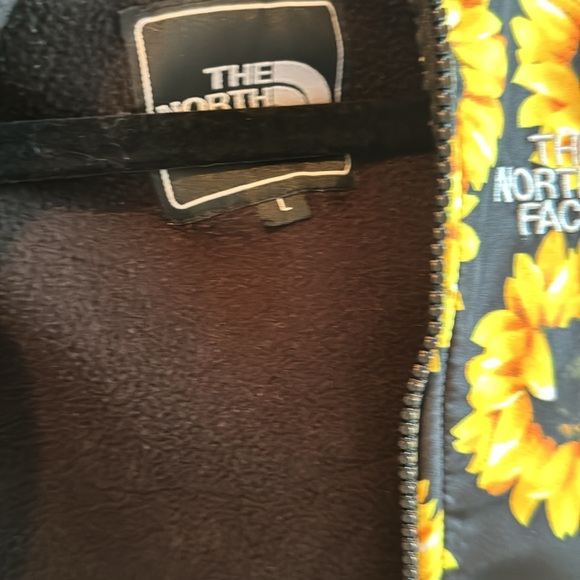 Girls North Face Denali Hoodie Jacket - Picture 4 of 5